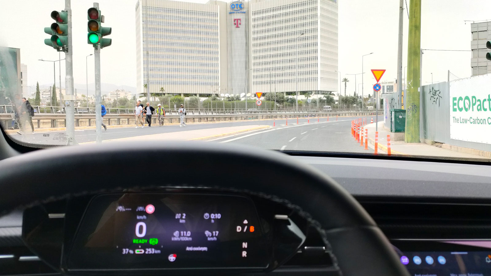 Η χαμηλή κατανάλωσή του Capri στο Range Test (12,5 kWh/100 χλμ.) μεταφράζεται σε 2 ευρώ για κάθε 100 χλμ., με βάση την τιμή της ΔΕΗ για το οικιακό ρεύ